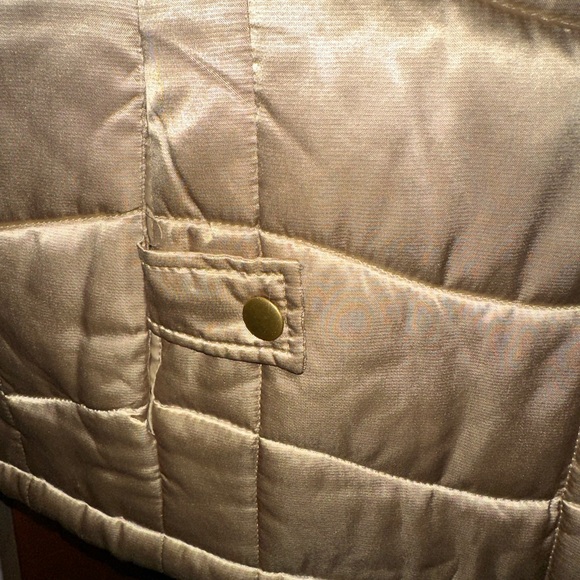 Women’s Vest - Picture 3 of 8